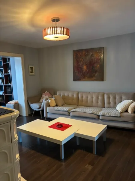 Tirane, jepet me qera apartament 3+1+Ballkon Kati 5, 125 m² 1.000 € (Sheshi Skenderbej)