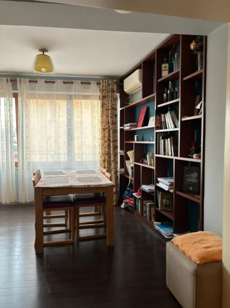 Tirane, jepet me qera apartament 3+1+Ballkon Kati 5, 125 m² 1.000 € (Sheshi Skenderbej)