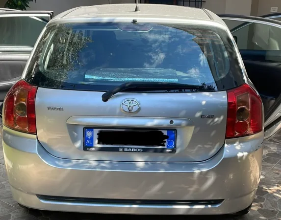 Tirane, shitet makine Toyota Corolla 1.4 Nafte Nafte, gri metalizato manuale Kondicioner 199.000 km 3.700 €