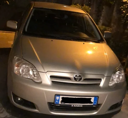 Tirane, shitet makine Toyota Corolla 1.4 Nafte Nafte, gri metalizato manuale Kondicioner 199.000 km 3.700 €