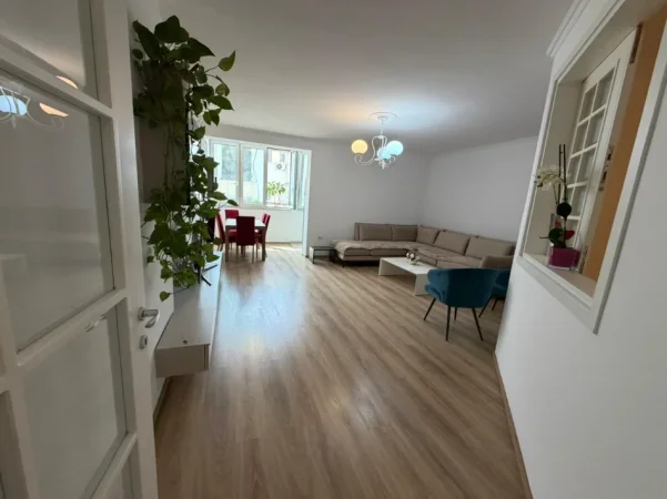 Tirane, jepet me qera apartament 3+1+Ballkon Kati 4, 145 m² 1,000Euro (i diskutueshem) (9 Kateshet)