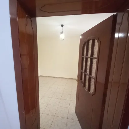 Tirane, jepet me qera apartament 2+1 Kati 2, 90 m² 260 € (Kombinat)