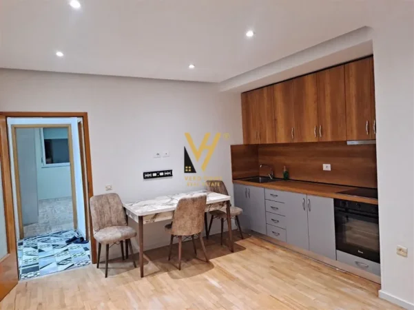 Tirane, jepet me qera apartament 2+1+Ballkon Kati 3, 90 m² 570 € (ISH RESTORANT DURRESI)