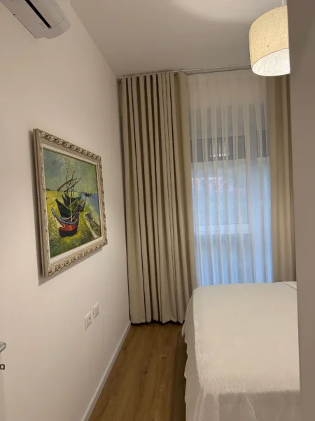 Tirane, jepet me qera apartament 1+1+Ballkon Kati 2, 50 m² 400 € (Rezidenca Oxa)