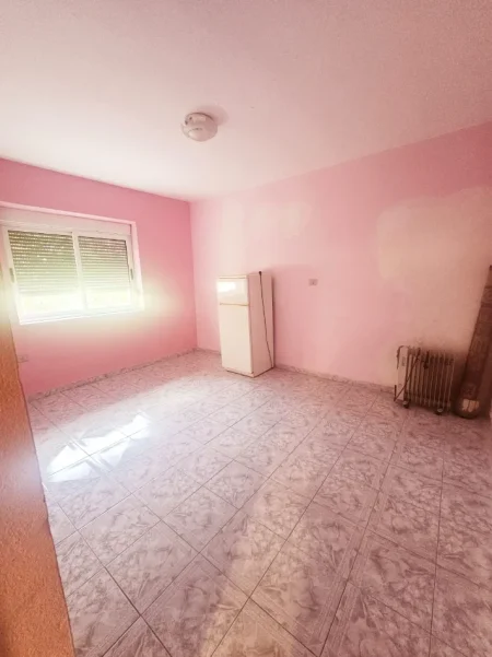 Tirane, jepet me qera apartament 2+1 Kati 4, 420 € (Pazari i Ri)