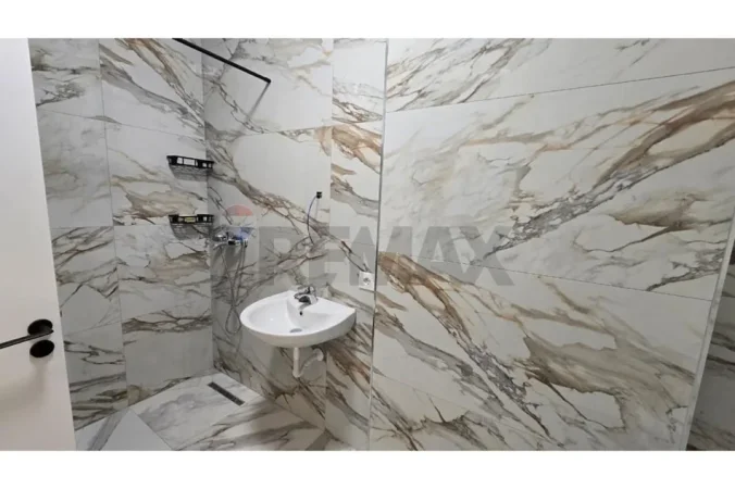 Tirane, jepet me qera apartament 1+1+Ballkon Kati 3, 65 m² 500 € (5 Maj)