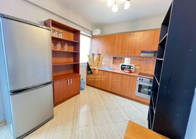 Tirane, jepet me qera apartament 1+1+Ballkon Kati 5, 60 m² 520 € (JORDAN MISJA)