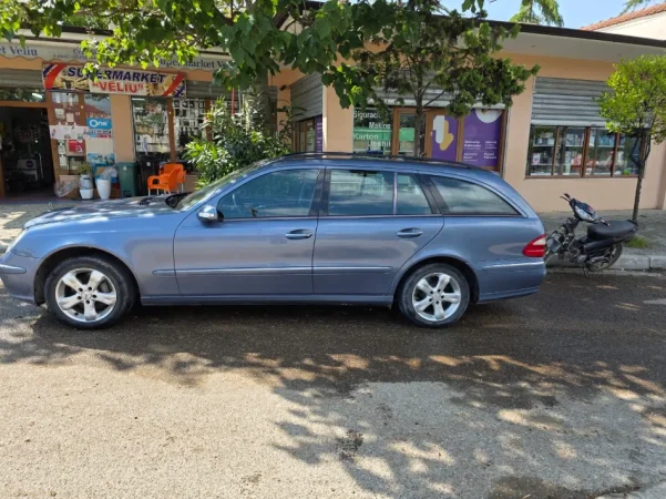 Elbasan, shitet makine Mercedes-Benz Nafte, blu e hapur automatik Kondicioner 339.000 km 6.000 €