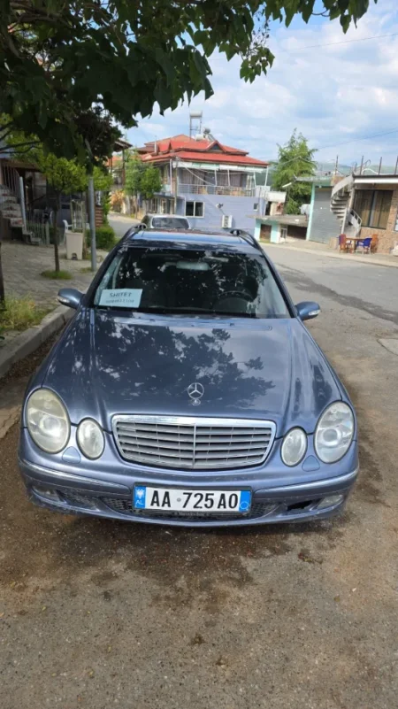Elbasan, shitet makine Mercedes-Benz Nafte, blu e hapur automatik Kondicioner 339.000 km 6.000 €
