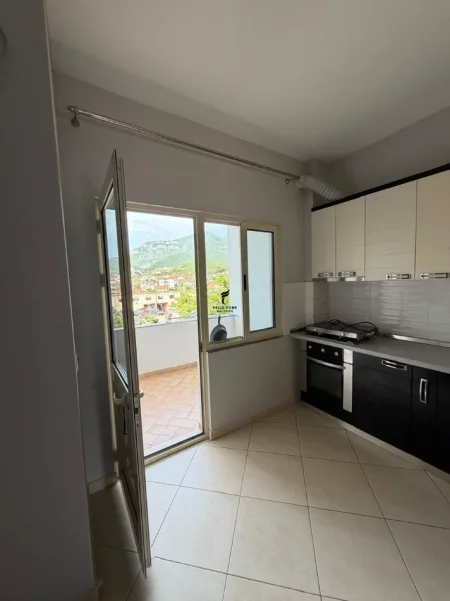 Tirane, jepet me qera apartament 1+1 Kati 2, 65 m² 550 € (KINOSTUDIO)