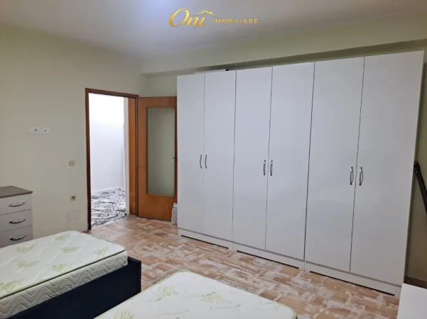 Tirane, jepet me qera apartament 2+1 Kati 2, 85 m² 550 € (rruga ferit xhajko)