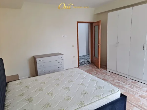 Tirane, jepet me qera apartament 2+1 Kati 2, 85 m² 550 € (rruga ferit xhajko)