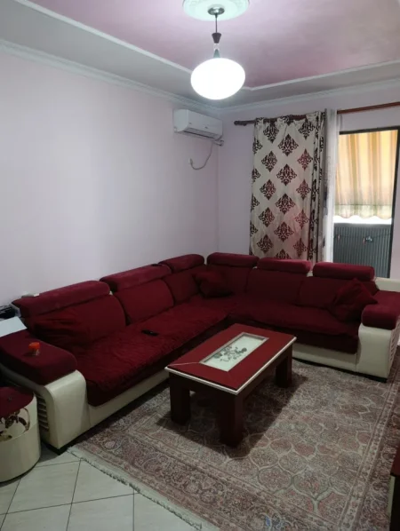 Tirane, shitet apartament 1+1 Kati 3, 120.000 € (Rruga 5 Maji)