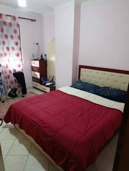 Tirane, shitet apartament 1+1 Kati 3, 120.000 € (Rruga 5 Maji)
