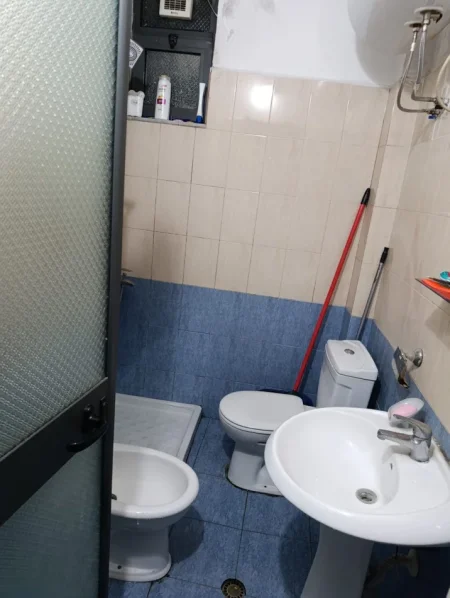 Tirane, shitet apartament 1+1 Kati 3, 120.000 € (Rruga 5 Maji)