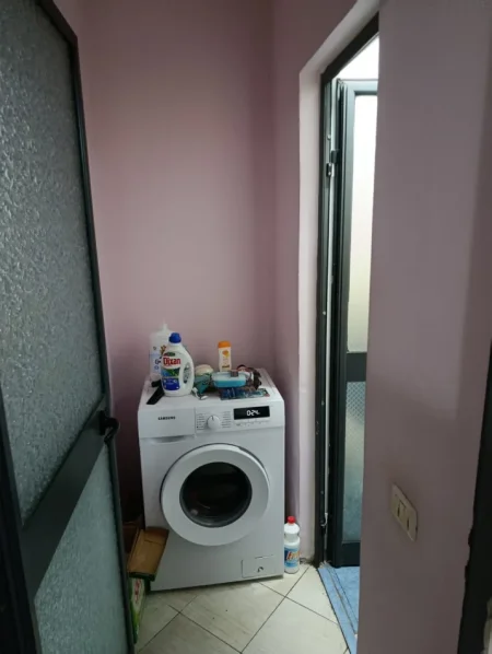 Tirane, shitet apartament 1+1 Kati 3, 120.000 € (Rruga 5 Maji)