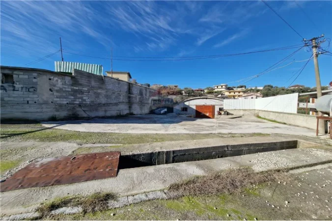 Vlore, jepet me qera magazine Kati 0, 532 m² 1.000 € (Babice, Vlore)