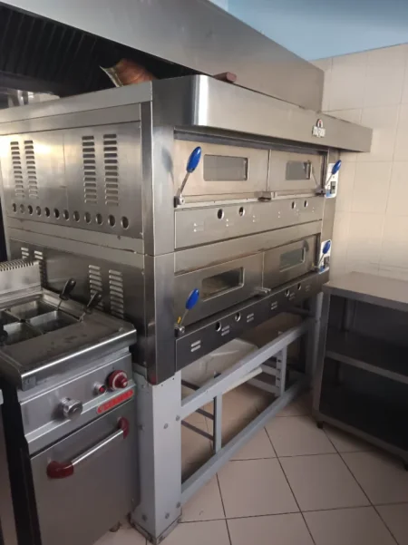 Tirane, 150 €