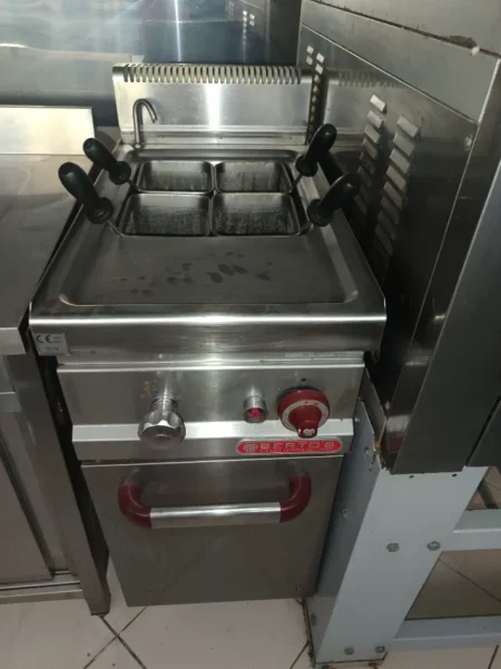 Tirane, 150 €