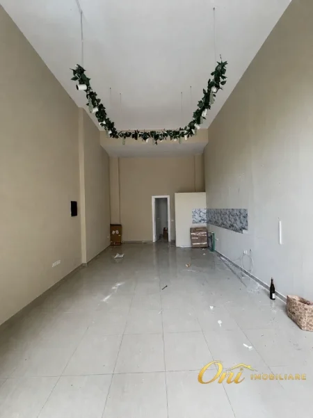 Tirane, jepet me qera dyqan Kati 0, 47 m² 500 € (KOMUNA E PARISIT)