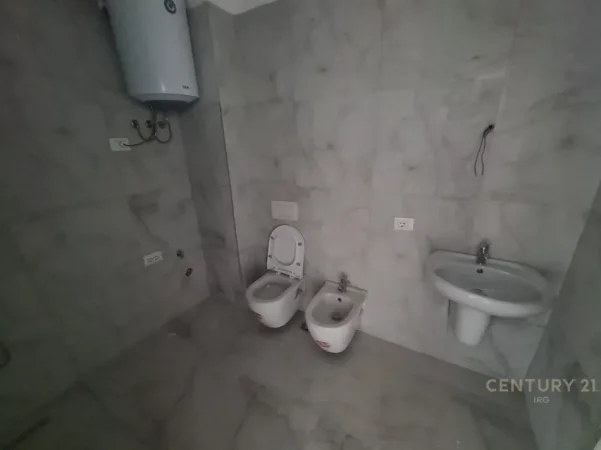 Tirane, jepet me qera apartament 1+1 Kati 4, 72 m² 500 € (21 DHJETORI)