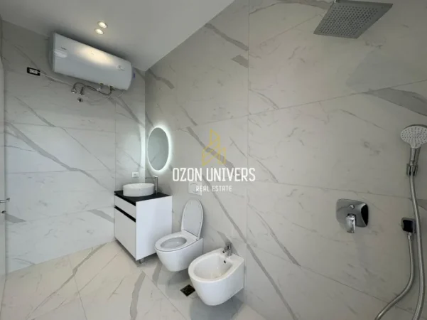 Tirane, jepet me qera apartament 2+1+Ballkon Kati 8, 127 m² 1.600 € (Kompleksi Delijorgji, Rruga e Kavajës)