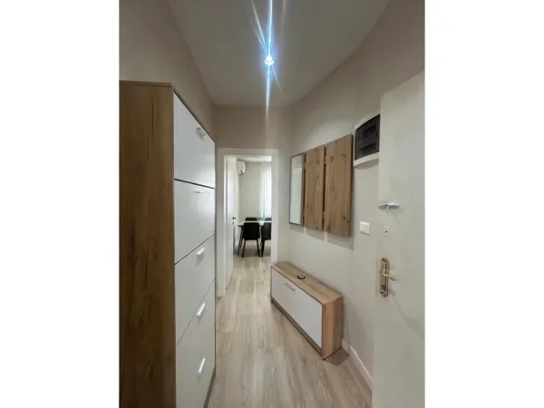 Tirane, jepet me qera apartament (pa ashensor) 1+1 Kati 4 , 65 m² Rruga e Durresit - 700 € [Action141310]