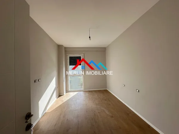 Tirane, jepet me qera apartament 2+1+Ballkon Kati 2, 105 m² 525 € (RRUGA DINE HOXHA,BULEVARDI I RI)