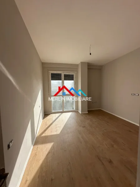 Tirane, jepet me qera apartament 2+1+Ballkon Kati 2, 105 m² 525 € (RRUGA DINE HOXHA,BULEVARDI I RI)
