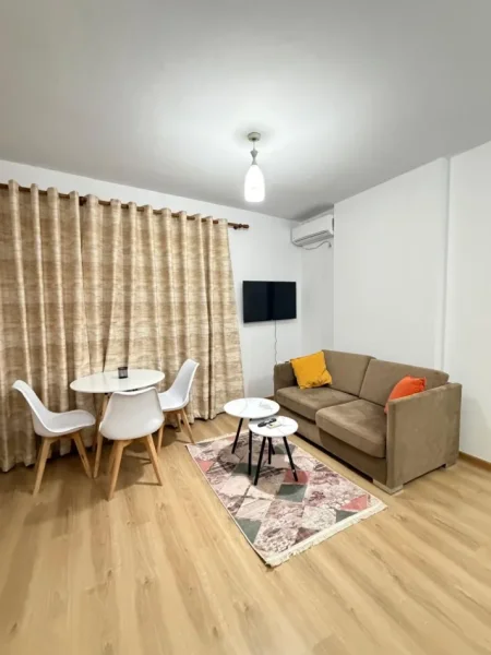 Tirane, jepet me qera apartament 1+1 Kati 5, 35 m² 400 € (Spitali Amerikan 2)