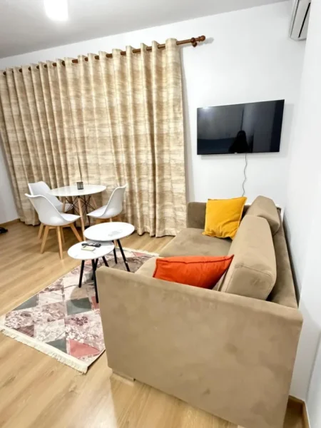 Tirane, jepet me qera apartament 1+1 Kati 5, 35 m² 400 € (Spitali Amerikan 2)