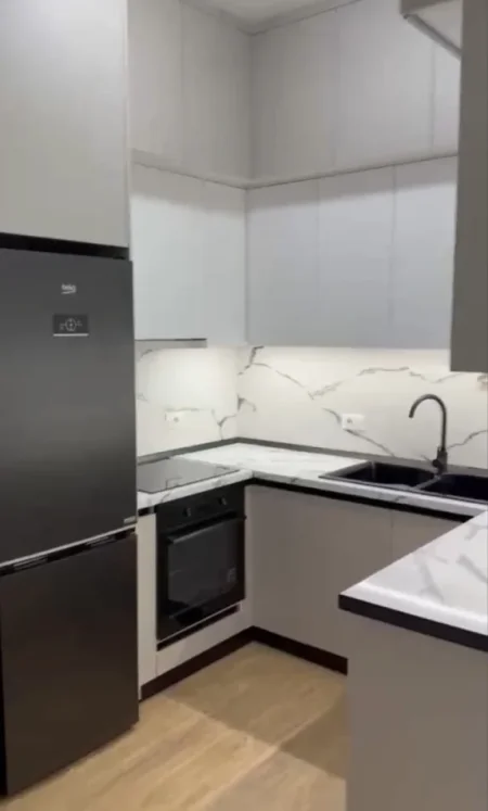 Tirane, jepet me qera apartament 2+1 Kati 9, 100 m² 600 € (Rruga 5 Maji)