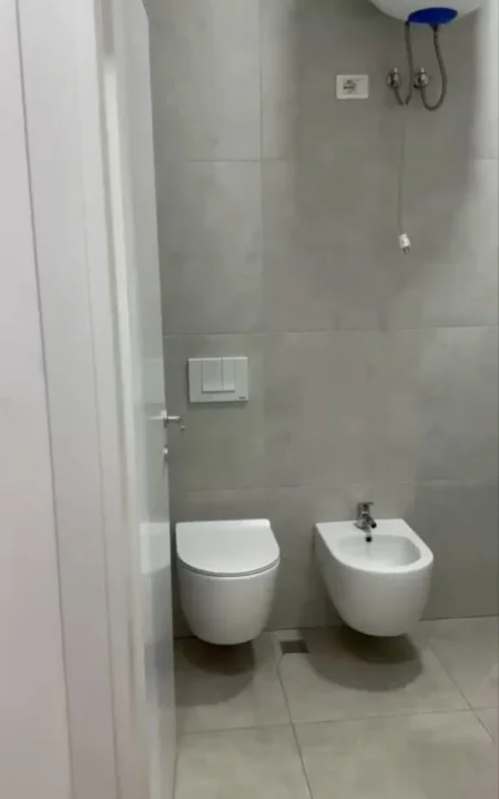 Tirane, jepet me qera apartament 2+1 Kati 9, 100 m² 600 € (Rruga 5 Maji)