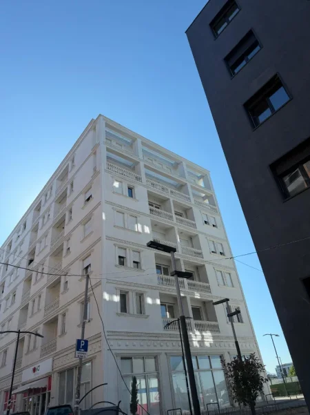 Tirane, jap me qera apartament 2+1+Ballkon Kati 5, 75 m² 550 € (Rruga Azem Galicia, white palace.)