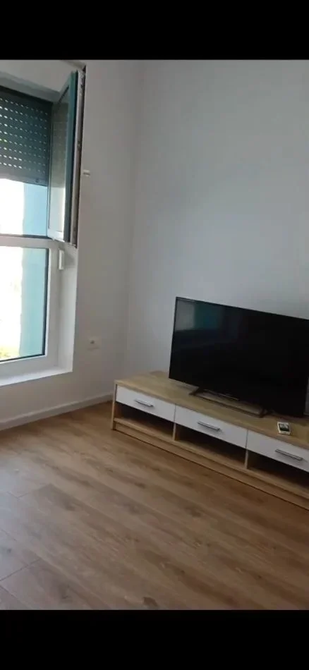 Tirane, jepet me qera apartament 1+1 Kati 5, 56 m² 450 € (KOMPLEKSI KADIU)