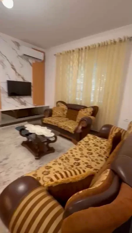 Tirane, jepet me qera apartament 2+1 , (Bulevardi i Ri)