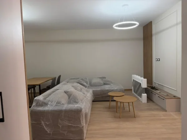 Tirane, jepet me qera apartament 1+1+Ballkon Kati 2, 105 m² 780 € (Kopshti Zoologjik, prane Pavarotit)