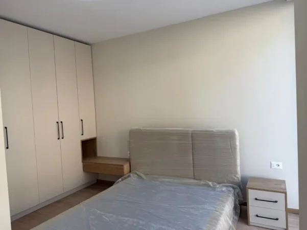 Tirane, jepet me qera apartament 1+1+Ballkon Kati 2, 105 m² 780 € (Kopshti Zoologjik, prane Pavarotit)