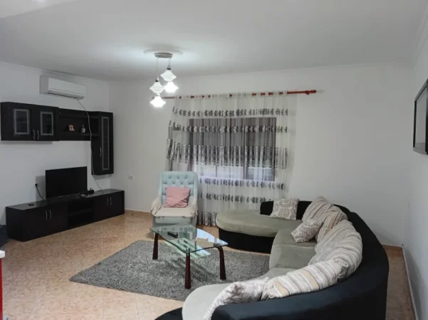 Tirane, jepet me qera apartament 2+1 Kati 2, 100 m² 550 € (SELITE)