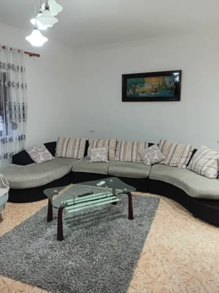 Tirane, jepet me qera apartament 2+1 Kati 2, 100 m² 550 € (SELITE)