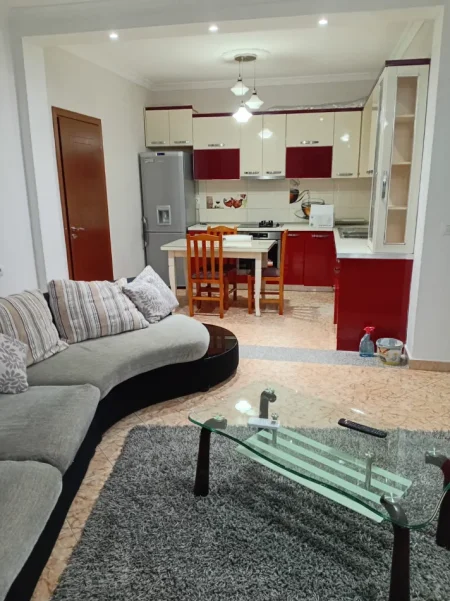 Tirane, jepet me qera apartament 2+1 Kati 2, 100 m² 550 € (SELITE)