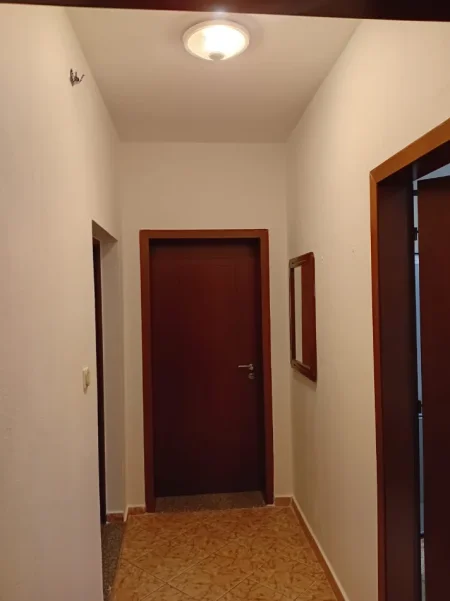 Tirane, jepet me qera apartament 2+1 Kati 2, 100 m² 550 € (SELITE)