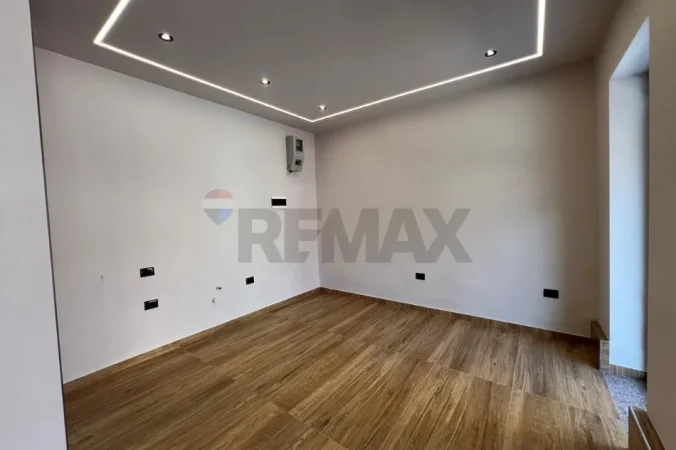 Vlore, jepet me qera dyqan Kati 0, 20 m² 350 € (Rruga Riza Salati, Vlore)