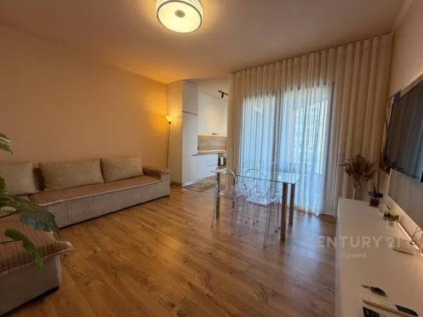 Tirane, jepet me qera apartament 1+1+Ballkon Kati 5, 79 m² 750 € (mine peza)