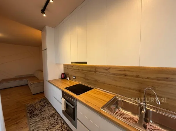 Tirane, jepet me qera apartament 1+1+Ballkon Kati 5, 79 m² 750 € (mine peza)