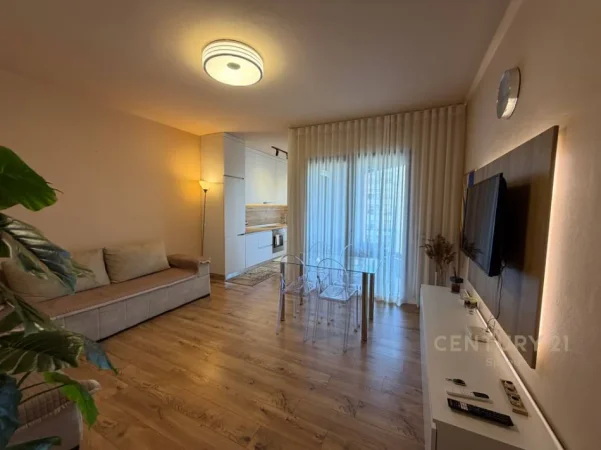 Tirane, jepet me qera apartament 1+1+Ballkon Kati 5, 79 m² 750 € (mine peza)