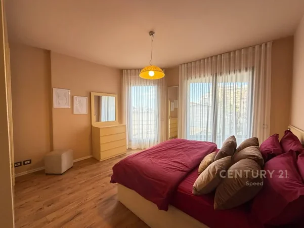 Tirane, jepet me qera apartament 1+1+Ballkon Kati 5, 79 m² 750 € (mine peza)