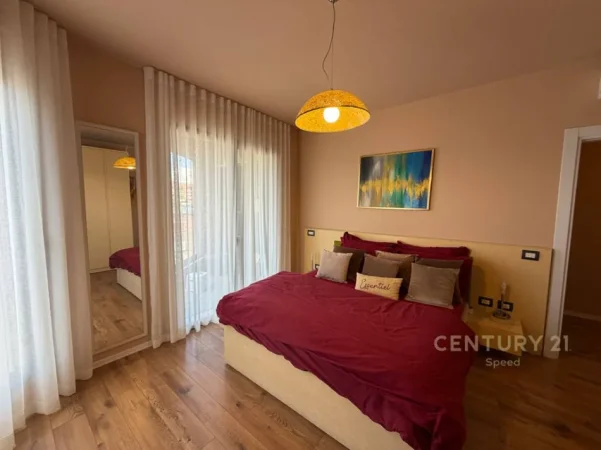 Tirane, jepet me qera apartament 1+1+Ballkon Kati 5, 79 m² 750 € (mine peza)
