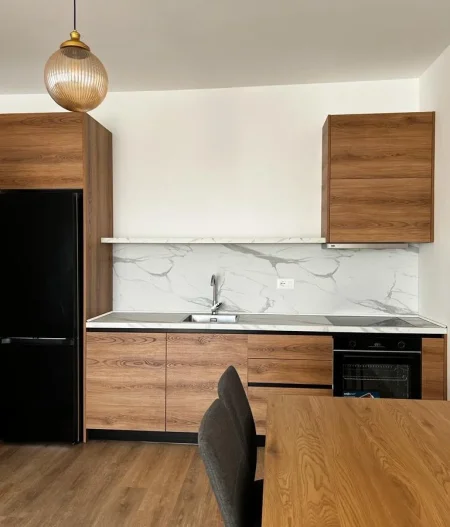 Tirane, jepet me qera apartament 1+1+Ballkon , 76 m² 550 € 