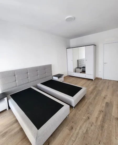 Tirane, jepet me qera apartament 1+1+Ballkon , 76 m² 550 € 